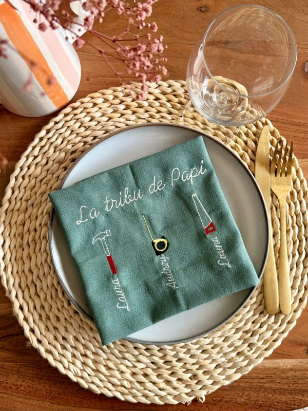 Serviette de table brodée La tribu de Papi