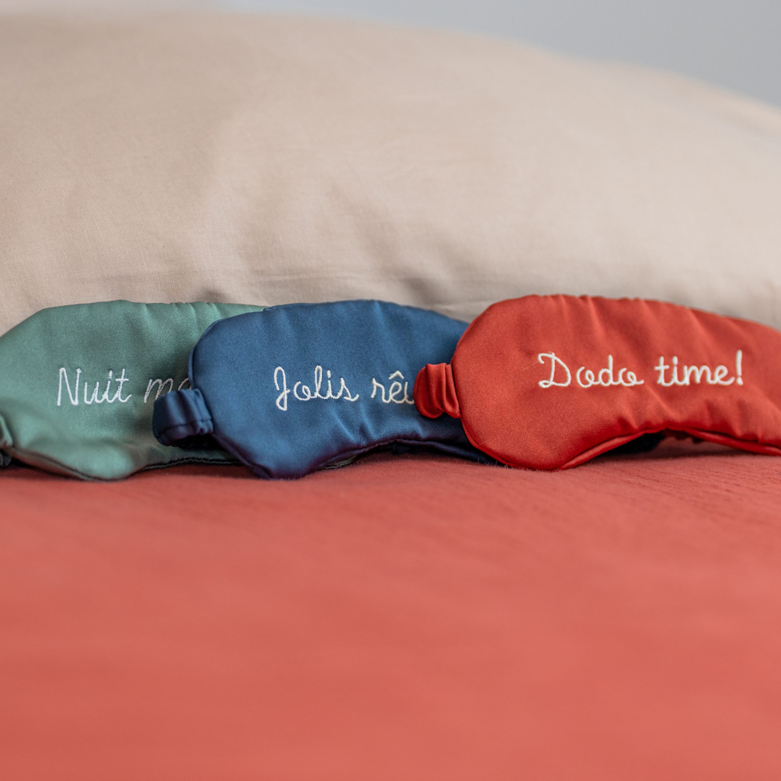 Masque de nuit Personnalisable 3 coloris : vert sauge, bleu nuit et terracotta