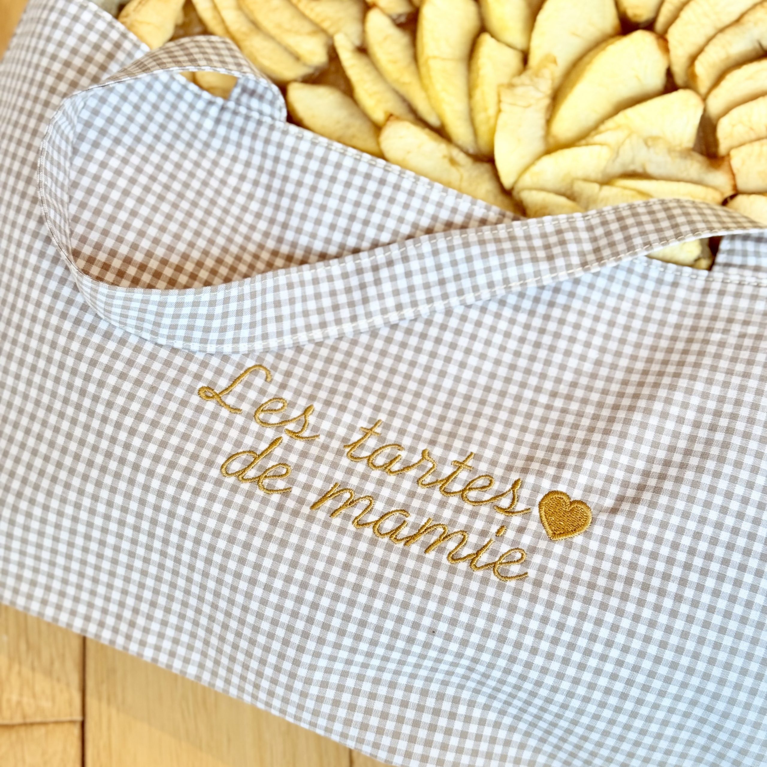Sac à tarte Personnalisé zoomé sur la broderie "Les tartes de mamie"